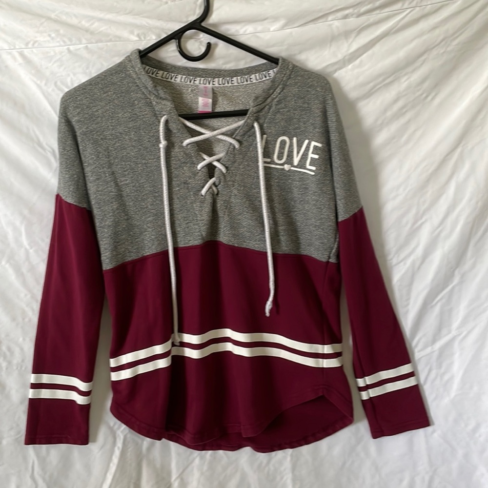 No boundaries. Grey and maroon sweatshirt. Cotton polyester blend. Lightly used.
